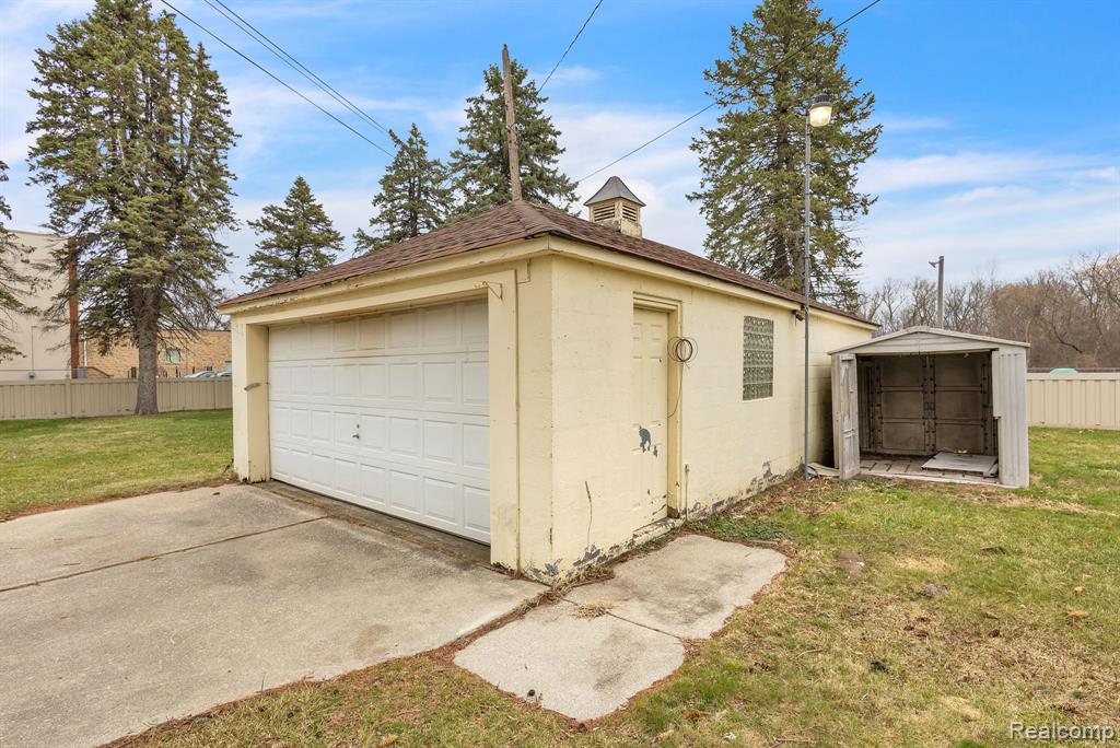 8202 N Inkster Road, Dearborn Heights, MI 48127 — Photo 34