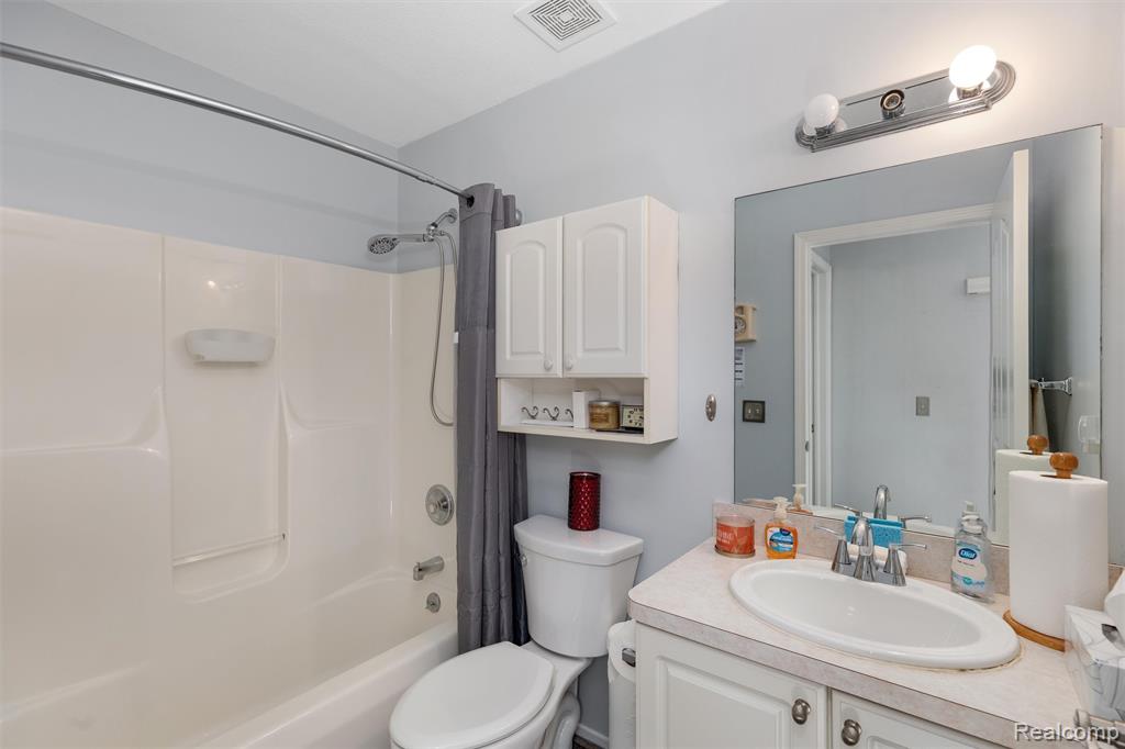 405 Ravencrest Lane, Westland, MI — Photo 16