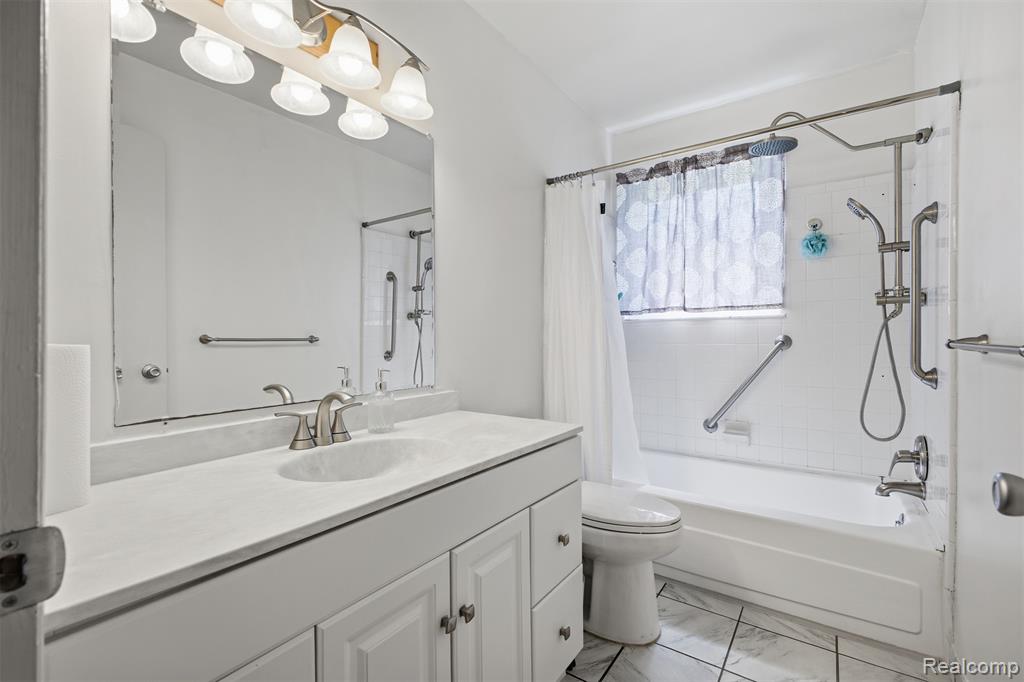 9921 Allen Pointe Drive, 4, Allen Park, MI 48101 — Photo 15