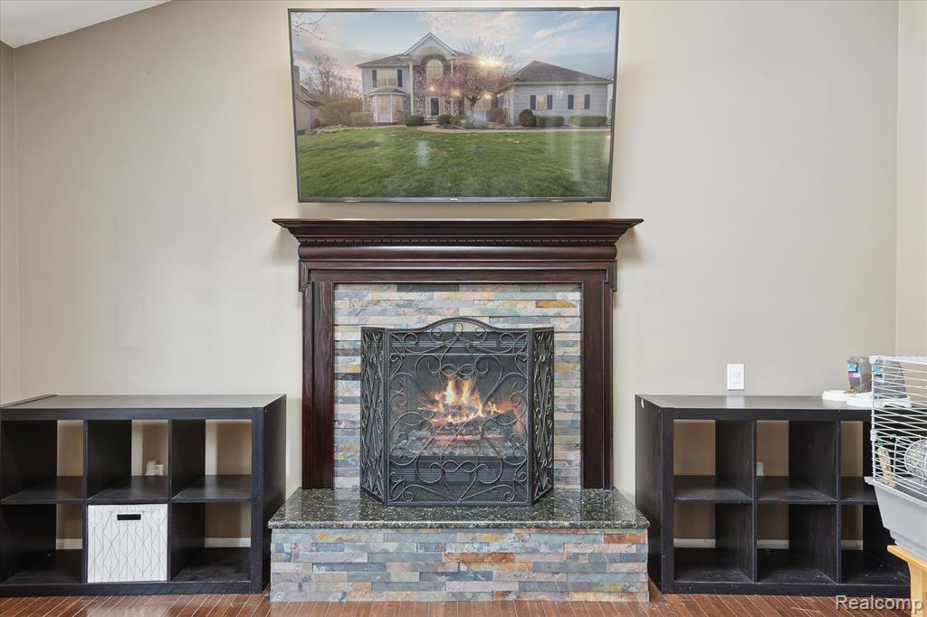 4045 FOREST EDGE Drive, Commerce Twp, MI 48382 — Photo 21