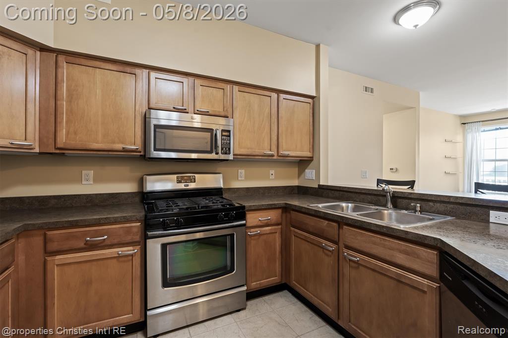 920 W Summerfield Glen Circle, Ann Arbor, MI 48103 — Photo 3