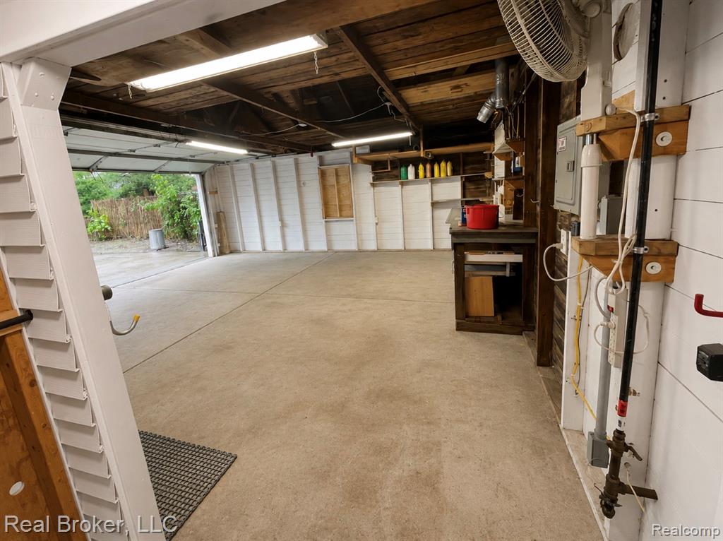 603 Vernier Road, Grosse Pointe Woods, MI 48236 — Photo 29