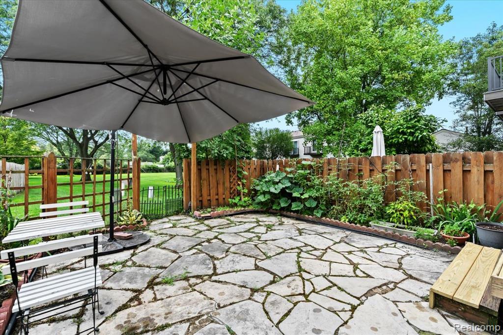 24243 Bashian Drive, Novi, MI — Photo 23