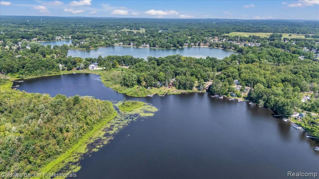 1325 Elkhorn Lake Road, Lake Orion, MI 48362 — Photo 15