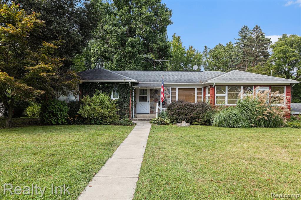 204 W LAFAYETTE Street, Milford, MI 48381 — front exterior