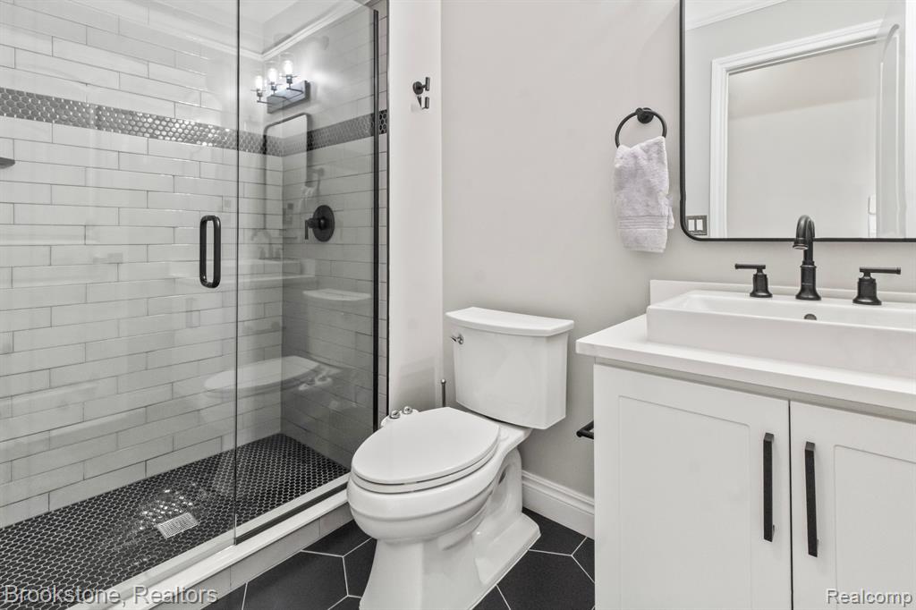 42838 FREEPORT Drive, Sterling Heights, MI 48313 — Photo 28