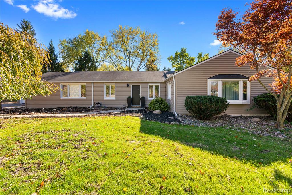 6810 N Territorial Road, Plymouth, MI 48170 — front exterior