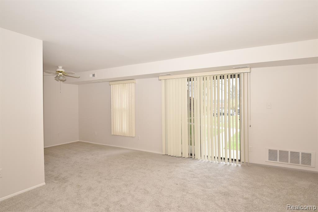 30475 W 14 Mile Rd, 74, Farmington, MI 48334 — Photo 5