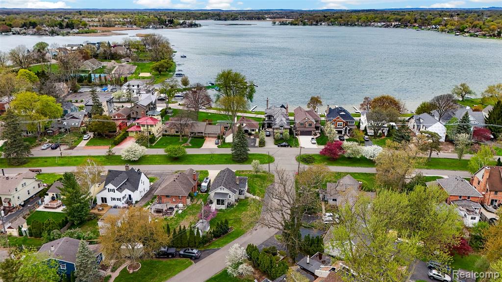 1430 Benvenue Street, Sylvan Lake, MI 48320 — Photo 39