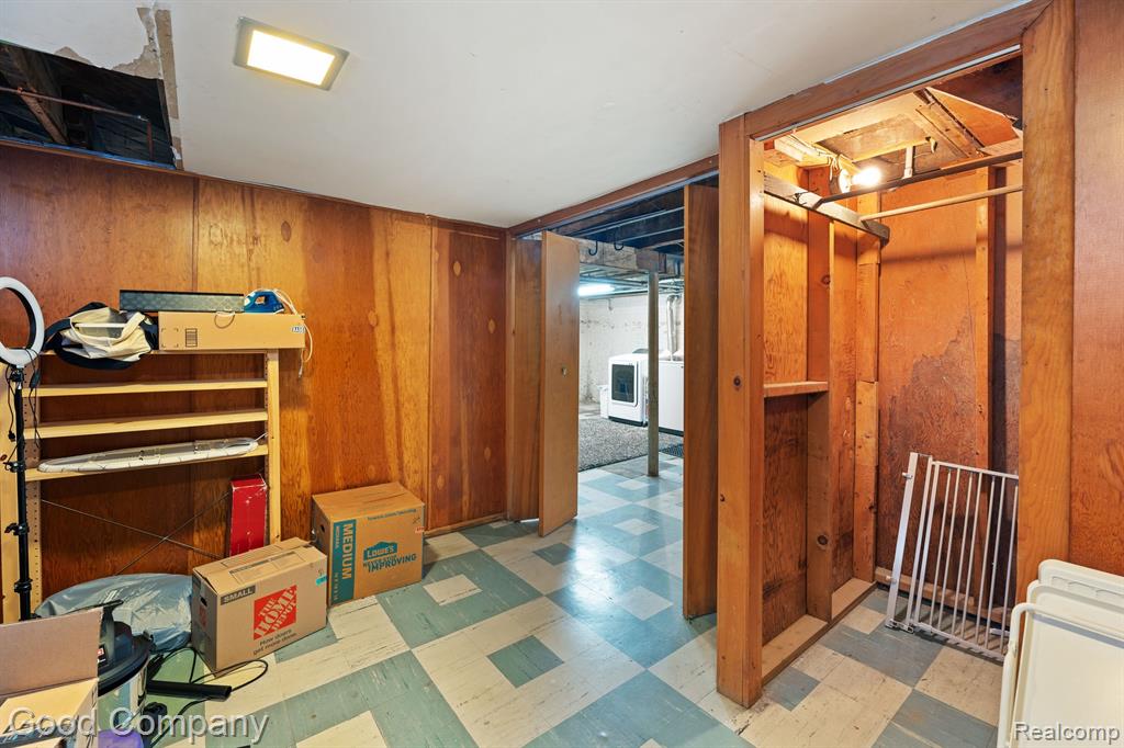 964 W LEWISTON Avenue, Ferndale, MI 48220 — Photo 42