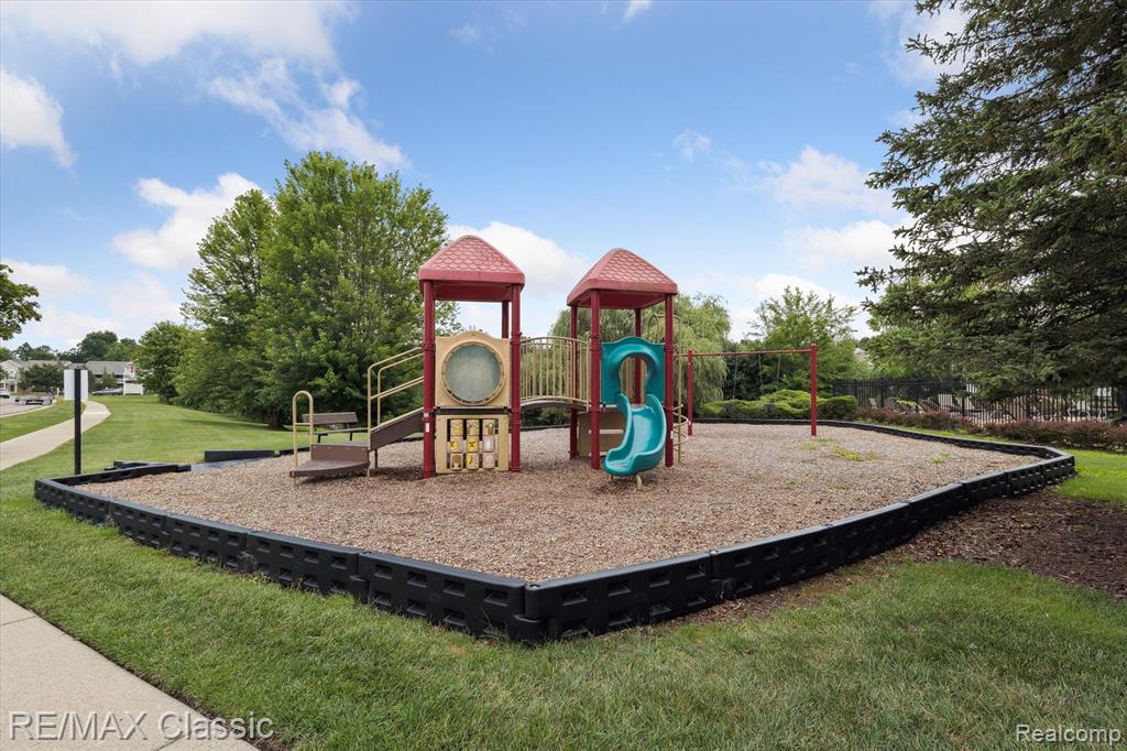 16808 Dover Drive, Northville, MI 48168 — Photo 21