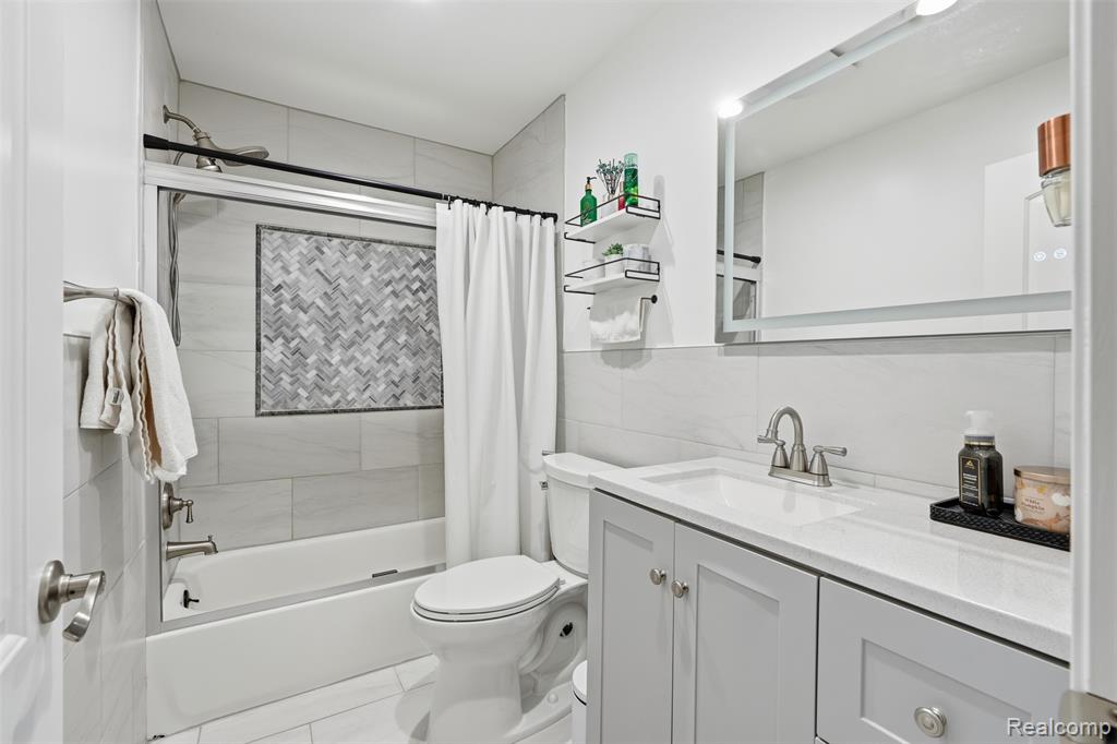 25961 Warrington Street, Dearborn Heights, MI 48127 — Photo 22