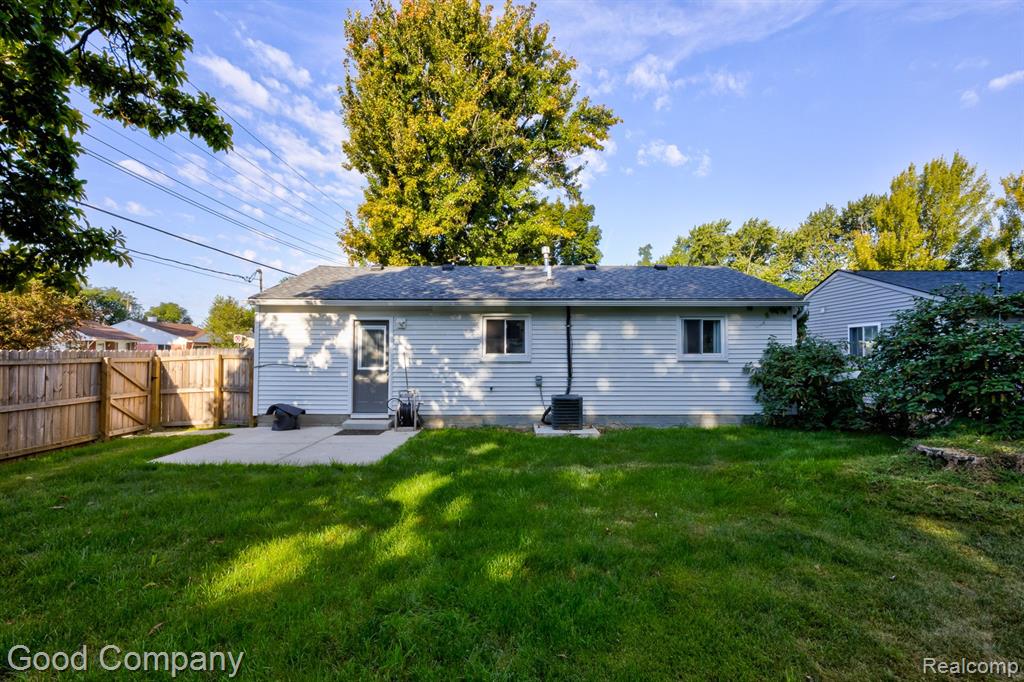 21900 Eastwood Street, Oak Park, MI 48237 — Photo 27