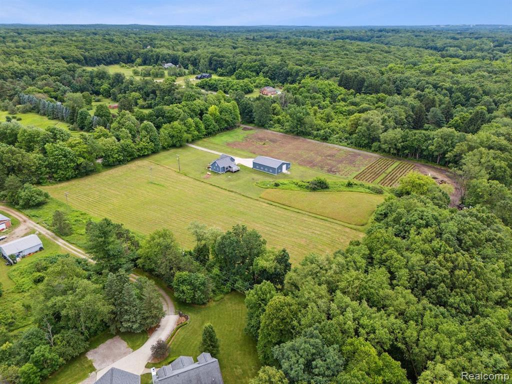 4711 Fenton Road, Hartland, MI 48353 — Photo 44