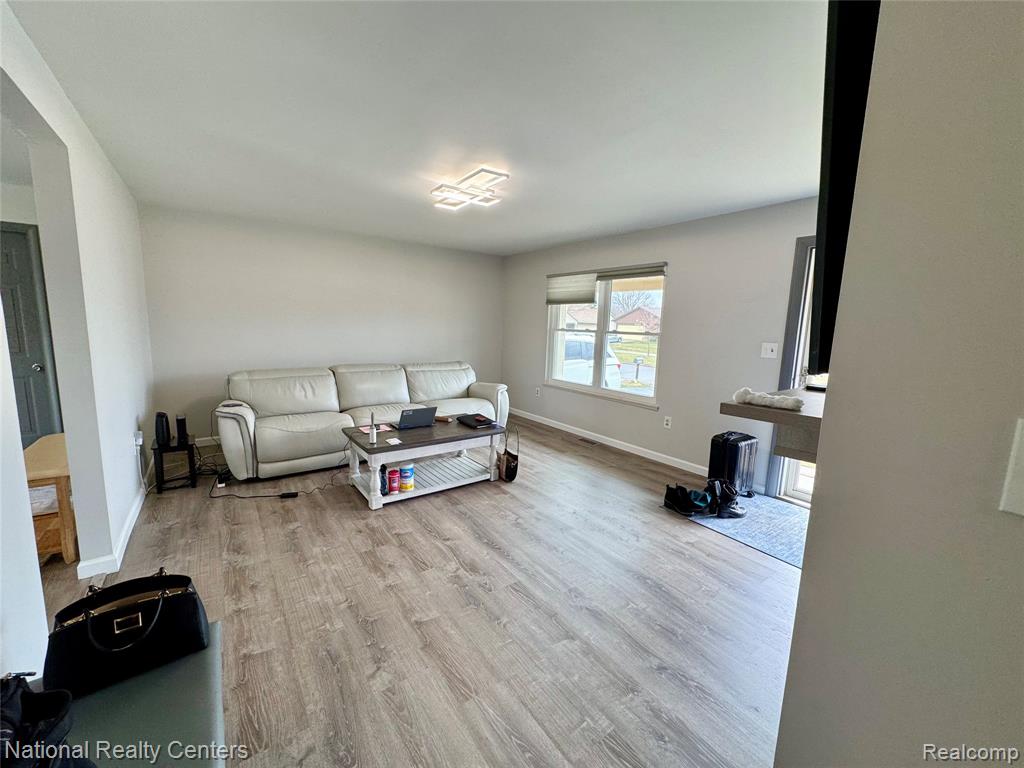 40684 Village Wood Road, Novi, MI — Photo 3