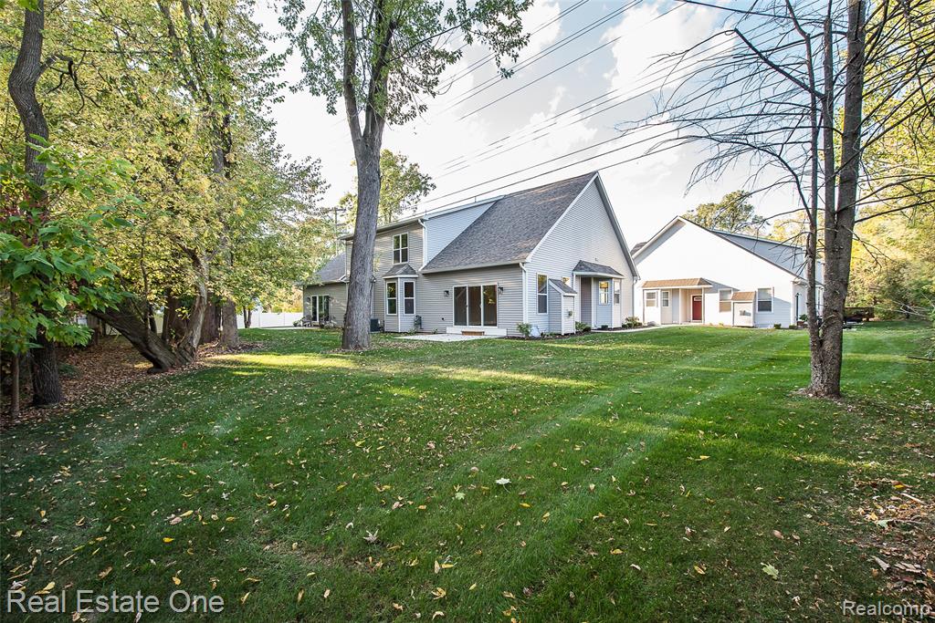 529 Indian Oaks Drive, Howell, MI 48843 — Photo 5