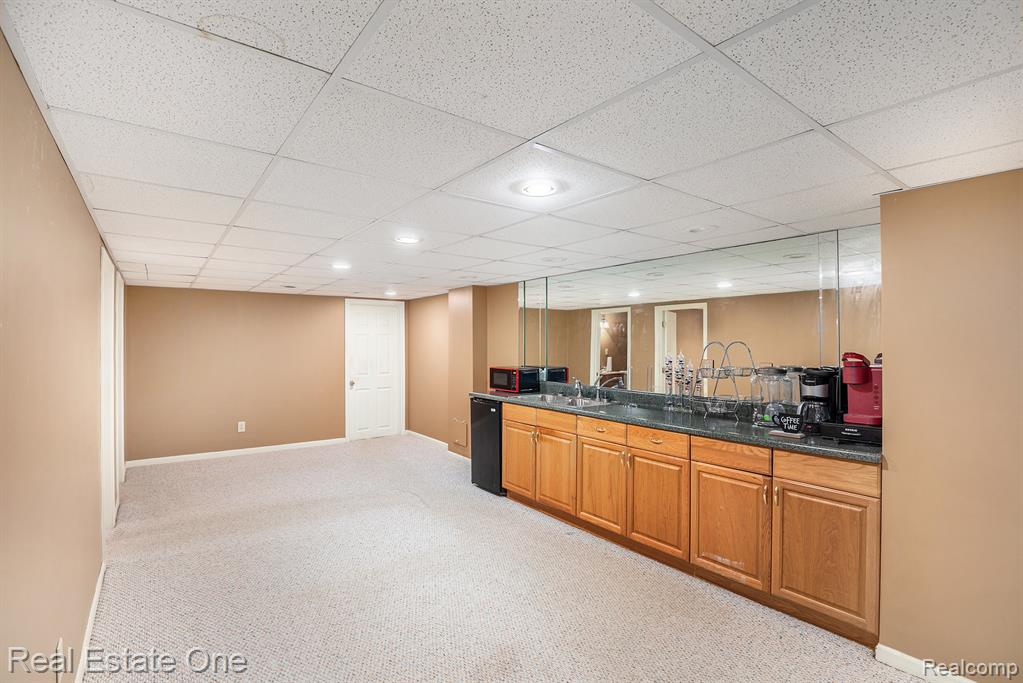 7476 Colchester Lane, West Bloomfield, MI — Photo 29