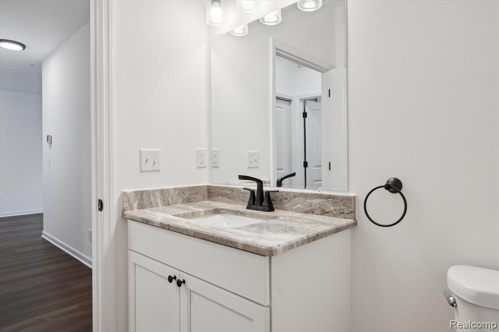 628 POINTE Drive, 277, Walled Lake, MI 48390 — Photo 4