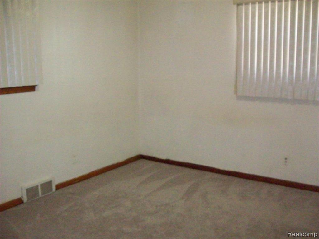 7653 Pinehurst Street, Dearborn, MI 48126 — Photo 12
