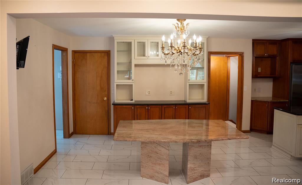 6651 Arlington Drive, West Bloomfield, MI — Photo 36