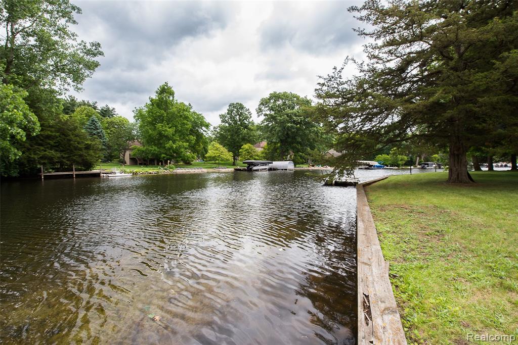 1165 Camelot Drive, Pinckney, MI 48169 — Photo 31