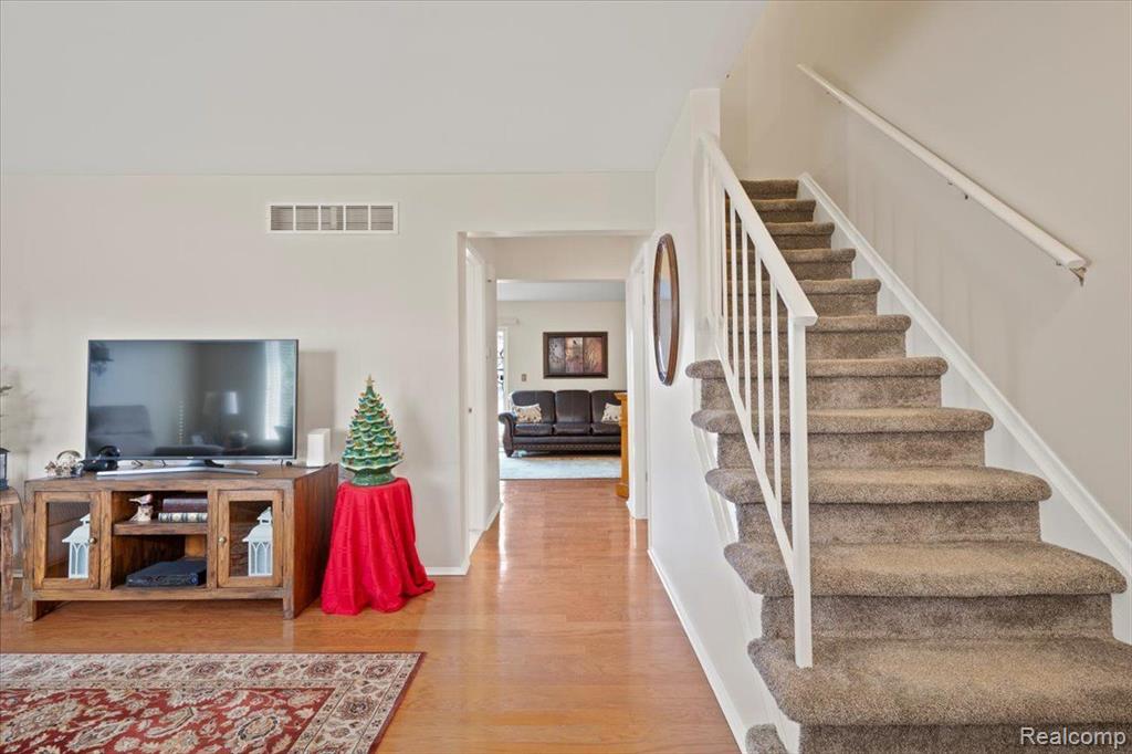 1818 SHIRE, Royal Oak, MI 48073 — Photo 3