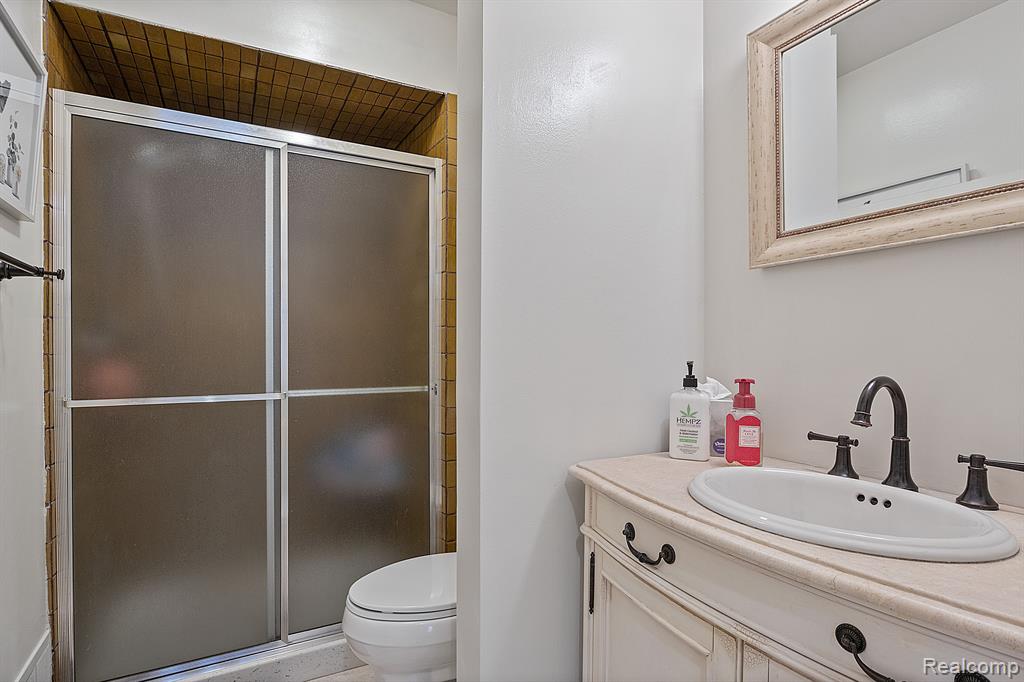 1561 S HILL Boulevard, Bloomfield Hills, MI 48304 — Photo 15