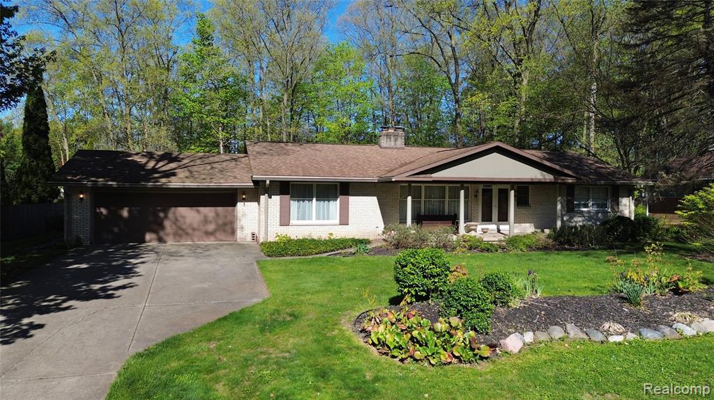 1349 Ox Yoke Drive, Flint, MI 48532