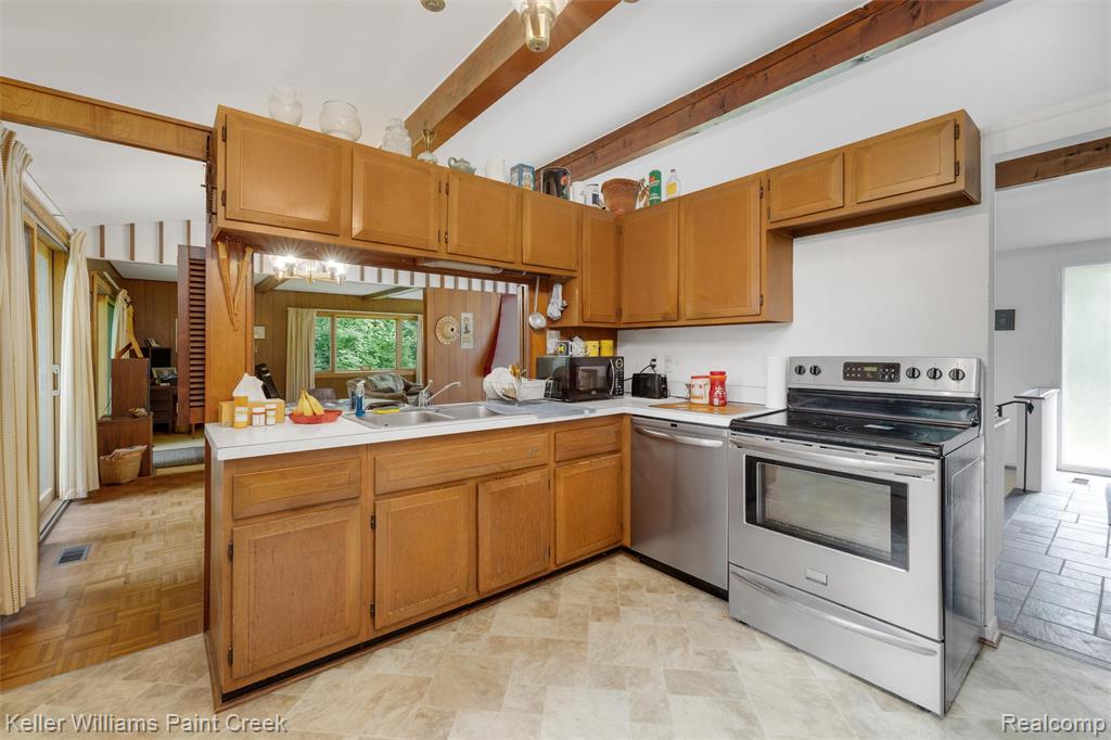 4464 Foxwood Drive, Milford, MI 48380 — Photo 22