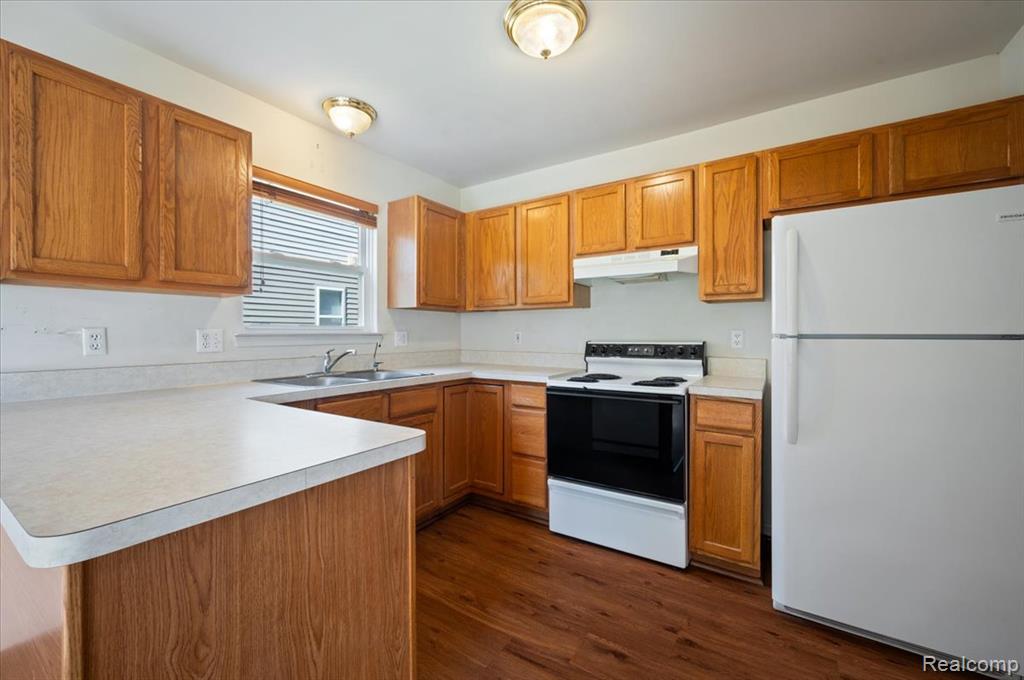 913 Rikki Ann Court, Wixom, MI 48393 — Photo 12
