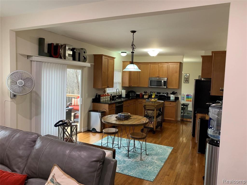 815 CALGARY Street, Auburn Hills, MI 48326 — Photo 16