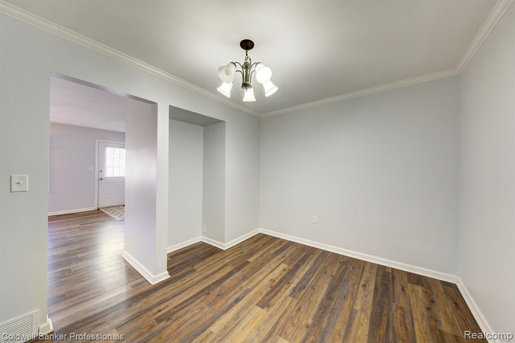 709 RICHARD Street, Holly, MI 48442 — Photo 6
