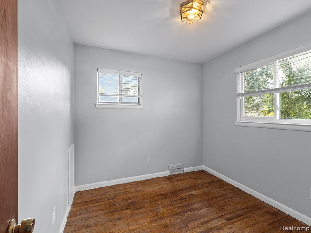 6435 Centralia Street, Dearborn Heights, MI 48127 — Photo 15