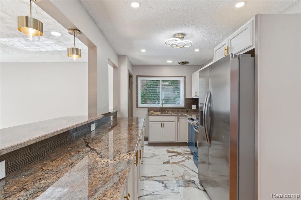 9585 Asbury Park, Detroit, MI 48227 — Photo 11