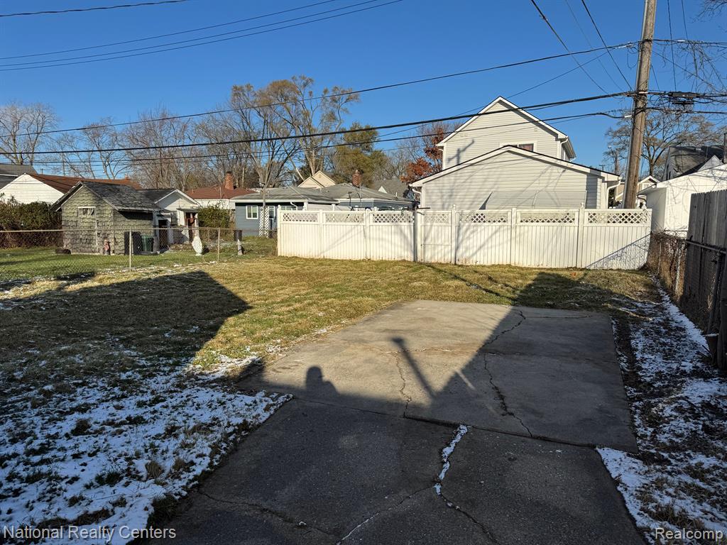 70 W MAPLEDALE Avenue, Hazel Park, MI 48030 — Photo 3