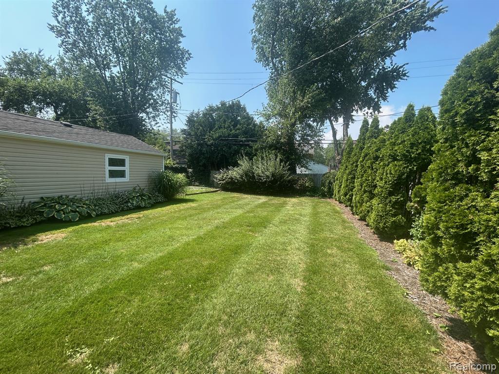 881 Lincoln Road, Grosse Pointe, MI 48230 — Photo 32