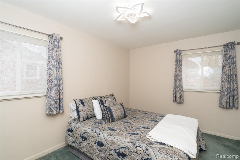 5247 Lyons Circle S, Warren, MI 48092 — Photo 36