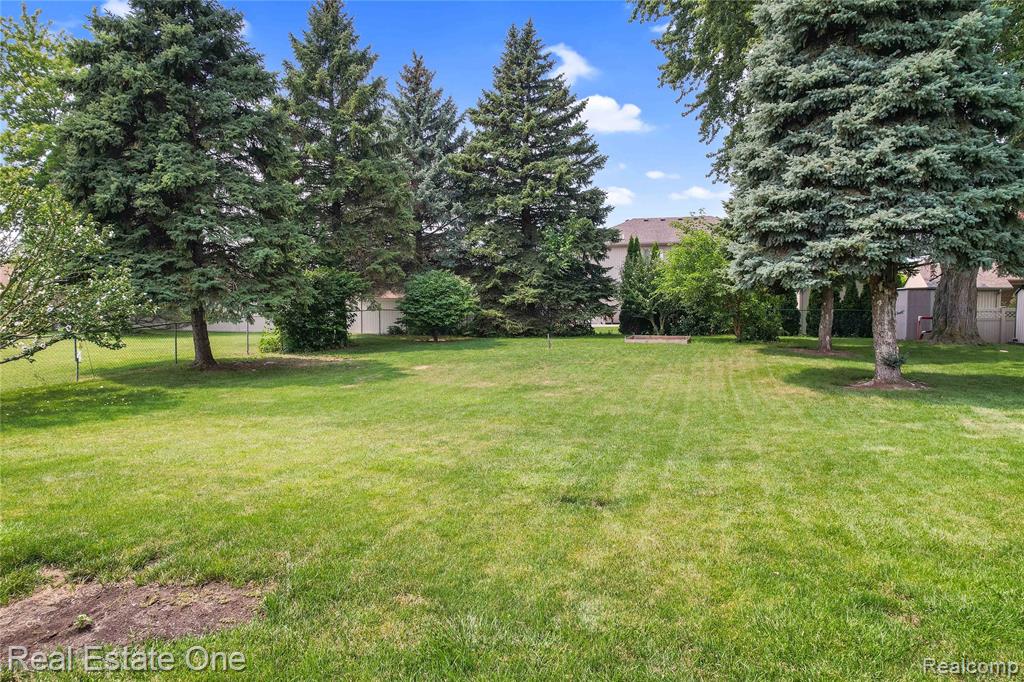 46837 Breckenridge Drive, Macomb, MI 48044 — Photo 33