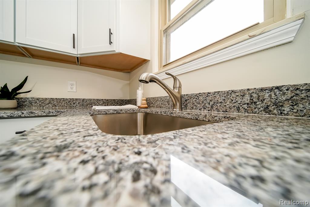 547 Orchard Street, Wyandotte, MI 48192 — Photo 28
