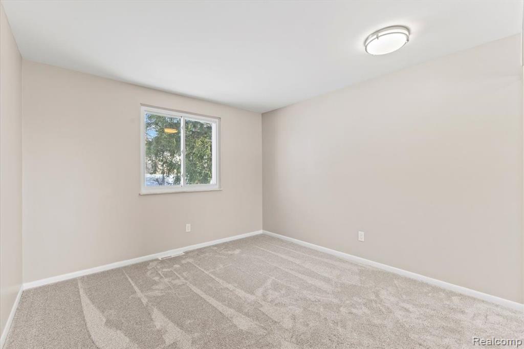 566 Eastridge Drive, Ortonville, MI 48462 — Photo 19