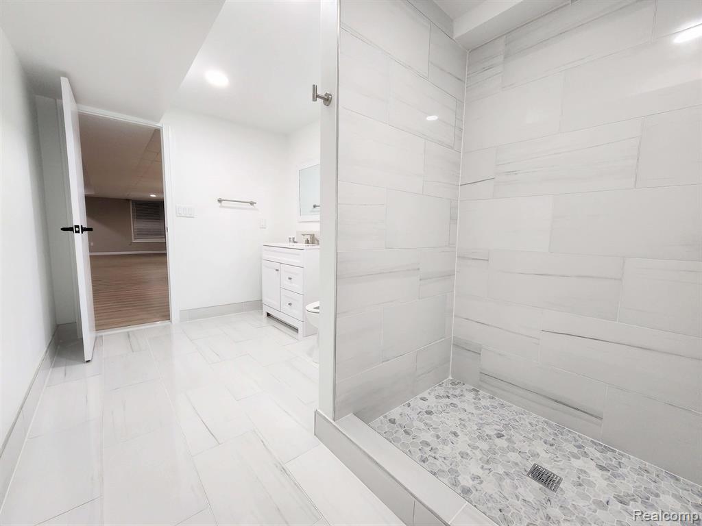915 STANFORD Circle, Rochester Hills, MI 48309 — Photo 17