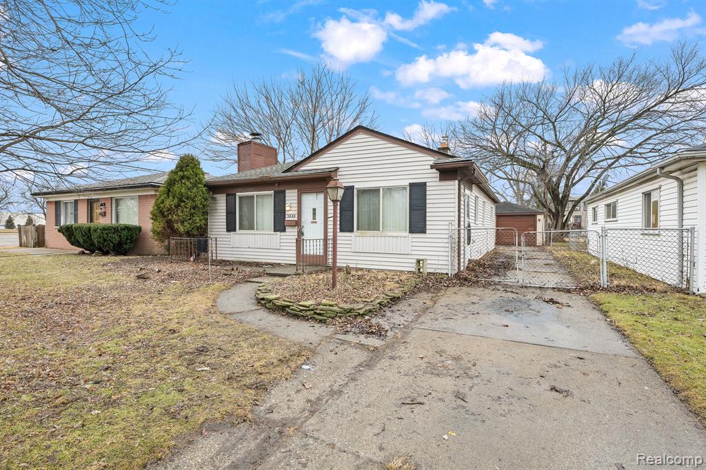 5684 GERTRUDE Street, Dearborn Heights, MI 48125 — Photo 3