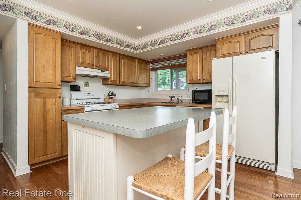 42514 Freeport Drive, Sterling Heights, MI 48313 — Photo 12