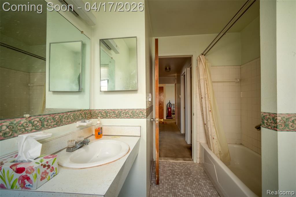 29889 Brown Court, Garden City, MI — Photo 19