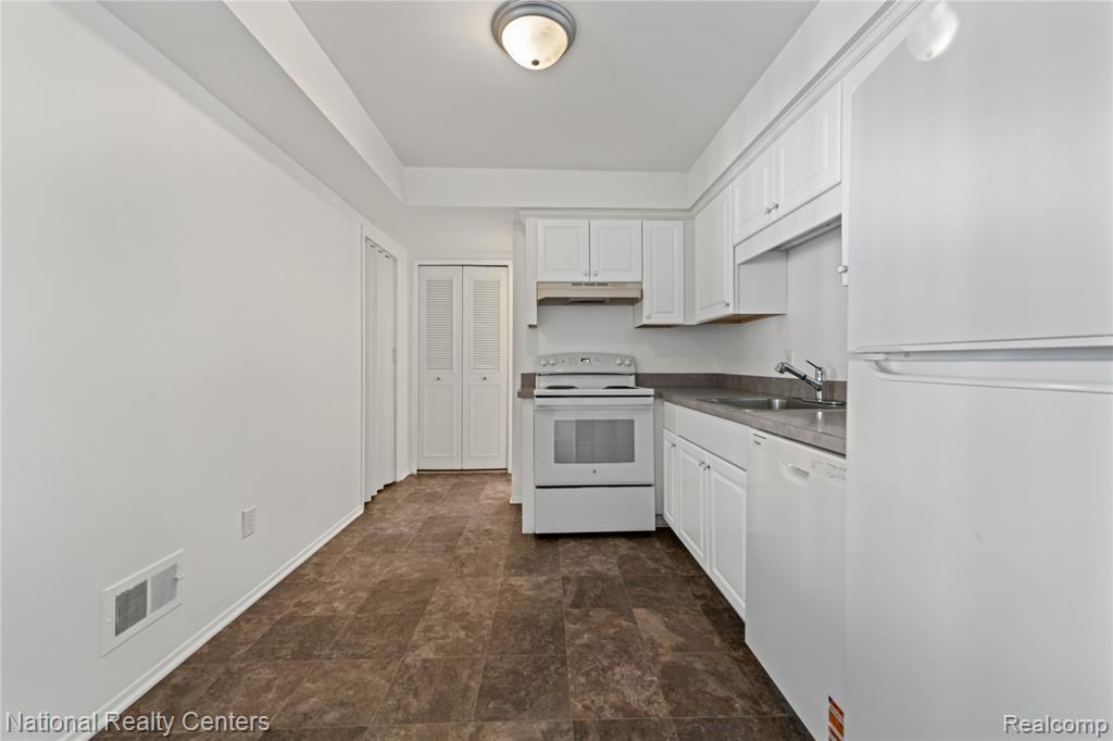 8232 Karam Boulevard, 1, Warren, MI 48093 — Photo 5