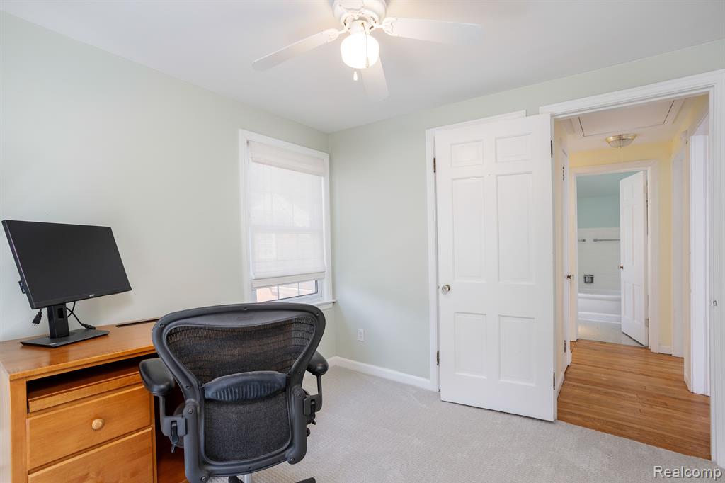 4 DUXBURY Lane, Dearborn, MI 48120 — Photo 25