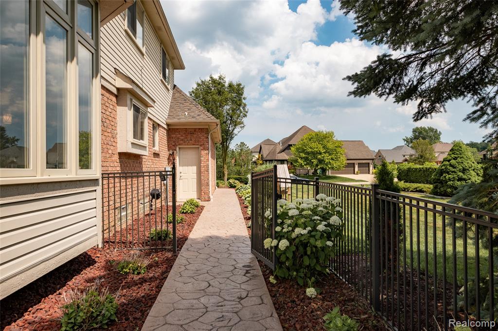 46431 Mariner Drive, Macomb, MI 48044 — Photo 9