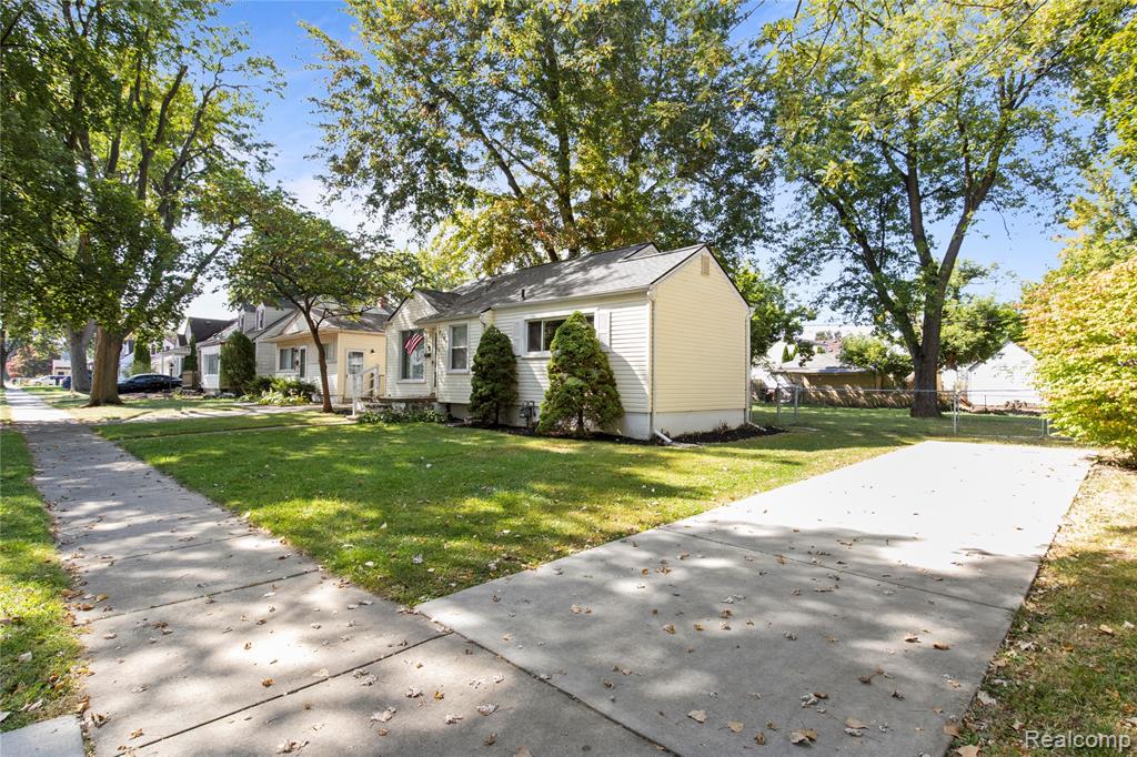 9591 Columbia, Redford, MI 48239 — Photo 3