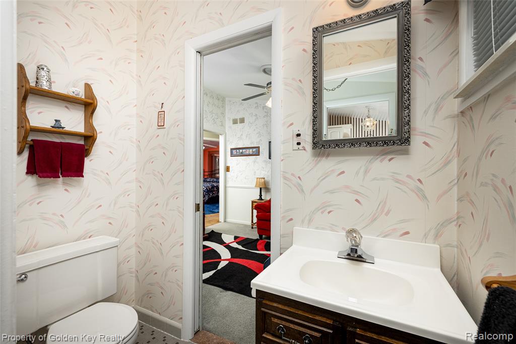 9743 Garden Street, Livonia, MI 48150 — Photo 10