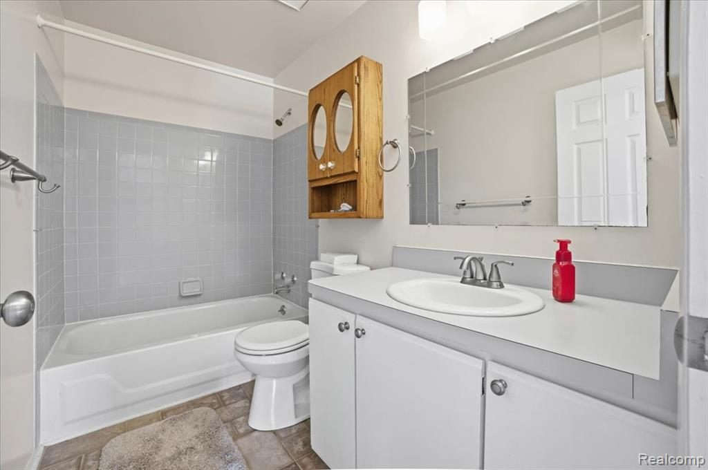 6042 Barker Avenue, Waterford, MI 48329 — Photo 13